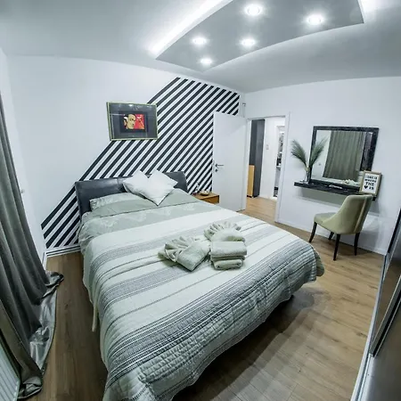 Апартаменты The Skver-elegant Apartmant