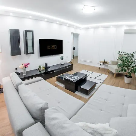 Apartment The Skver-elegant Apartmant