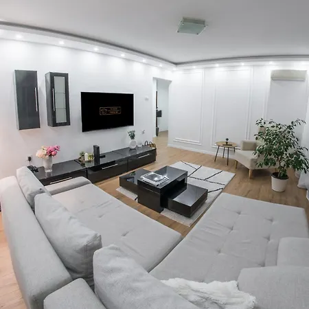 Apartment The Skver-elegant Apartmant *